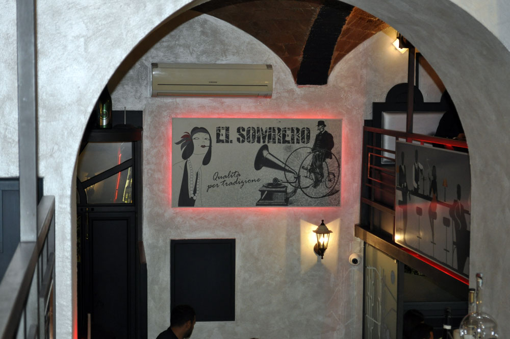 Pub Napoli el sombrero 1976